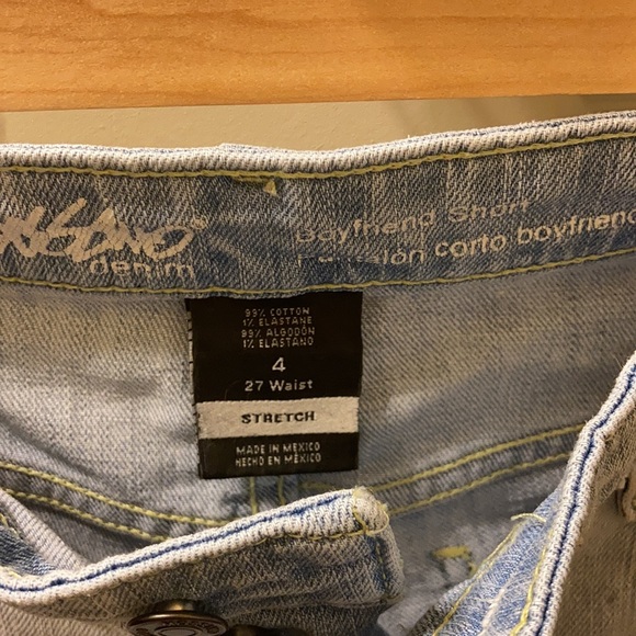 Mossimo Size 4 Stretch Boyfriend Short - Picture 3 of 3